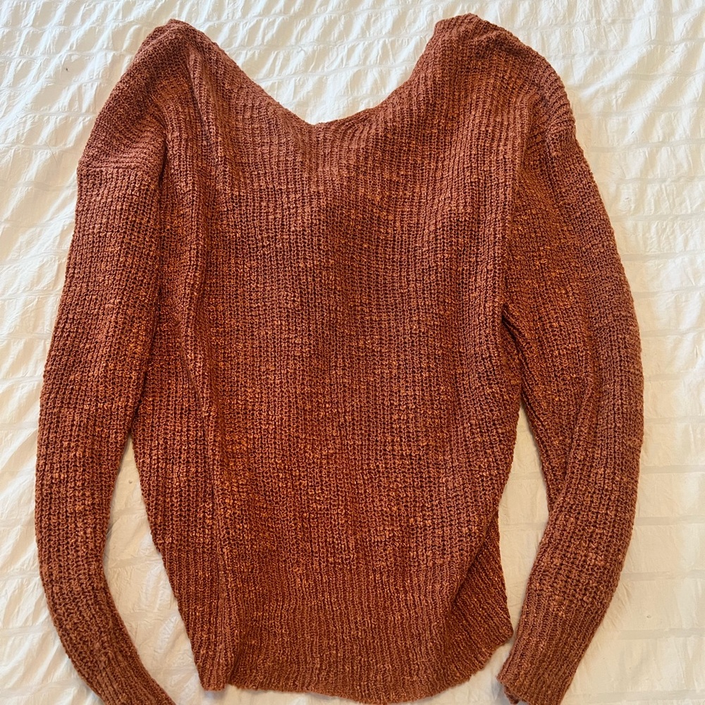 Sweater Pullover Twisted Back